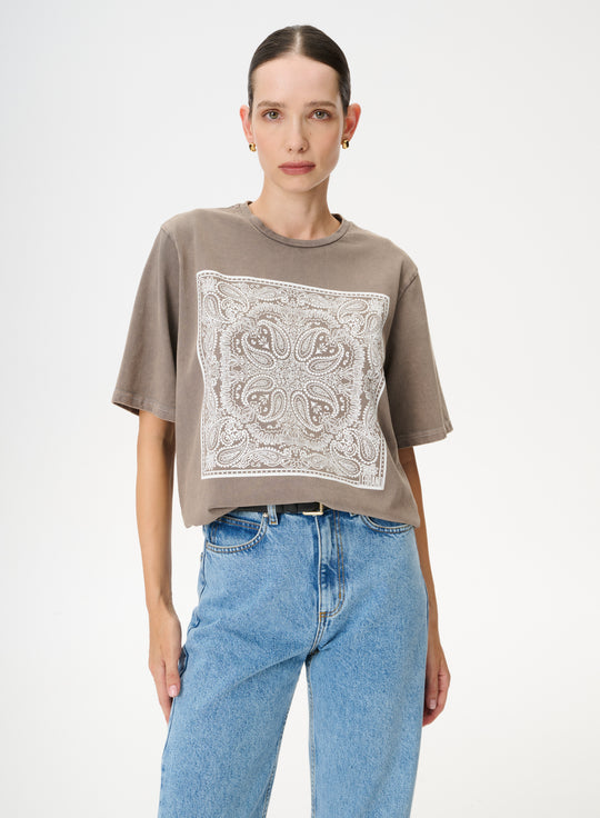 T-shirt z nadrukiem bandany z efektem sprania w kolorze taupe - Danny