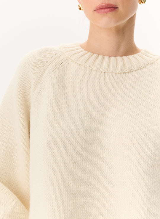 Sweter z mięsistej wełny merino crewneck w kolorze ecru- Farren
