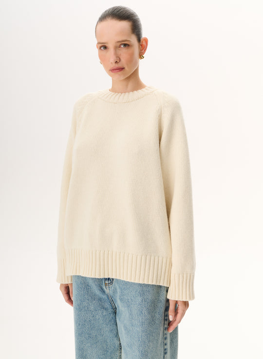 Sweter z mięsistej wełny merino crewneck w kolorze ecru- Farren
