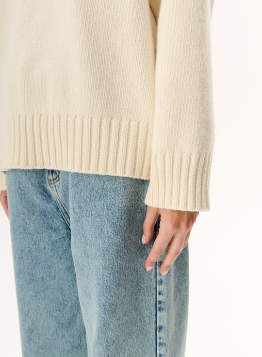 Sweter z mięsistej wełny merino crewneck w kolorze ecru- Farren
