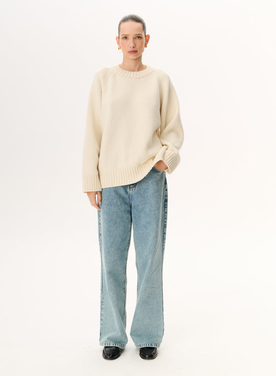 Sweter z mięsistej wełny merino crewneck w kolorze ecru- Farren