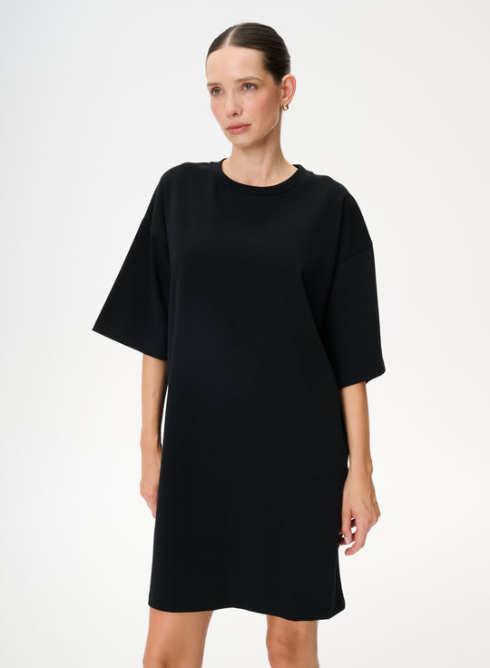 Sukienka mini o kroju t-shirtu w kolorze czarnym - Victoria