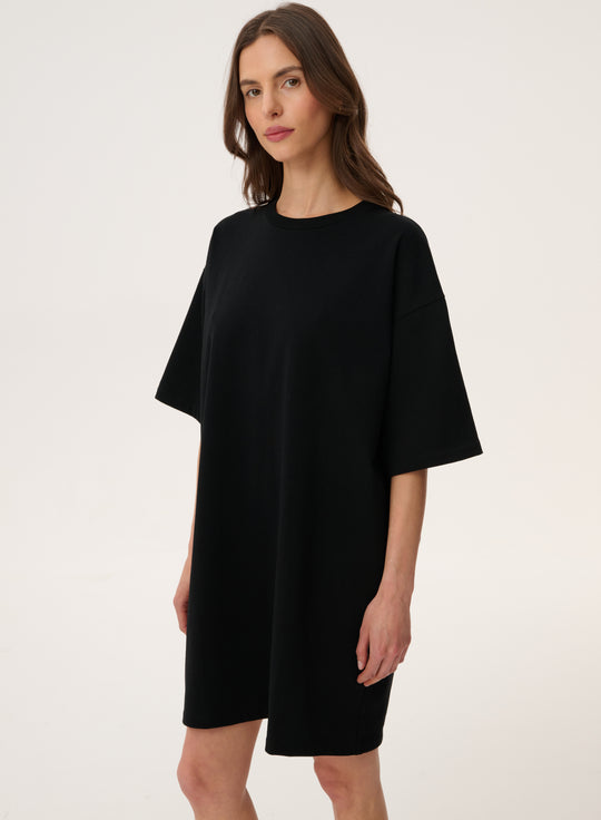 Sukienka mini o kroju t-shirtu w kolorze czarnym - Victoria