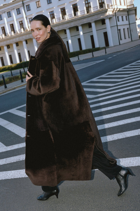 Reversible maxi sheepskin coat in brown - Gina