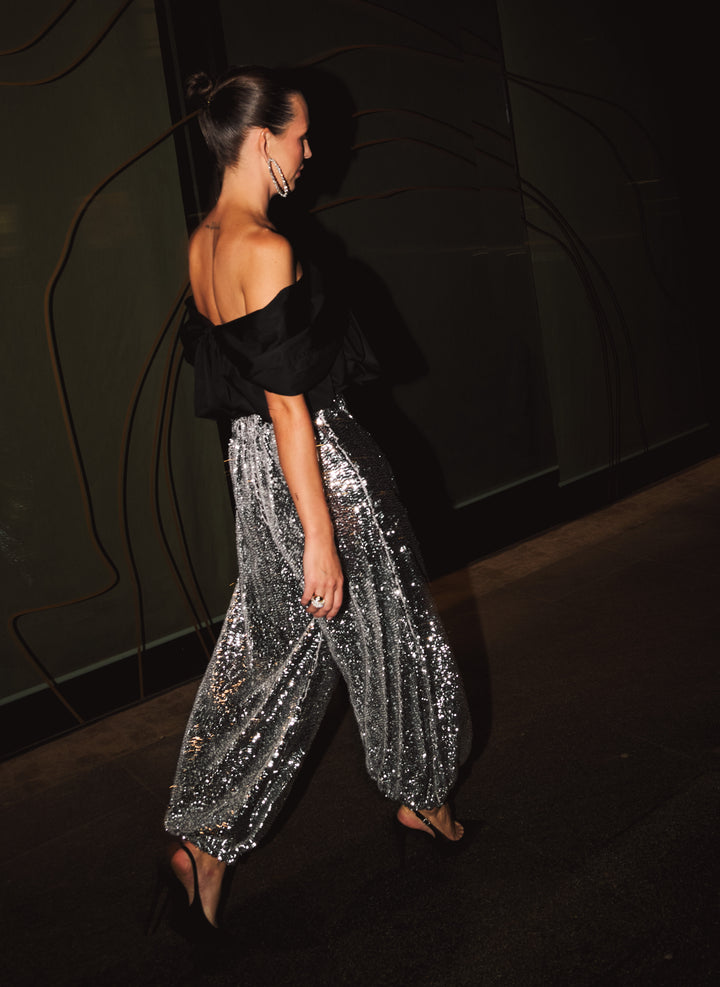 Spodnie z cekinów w srebrnym kolorze Bello