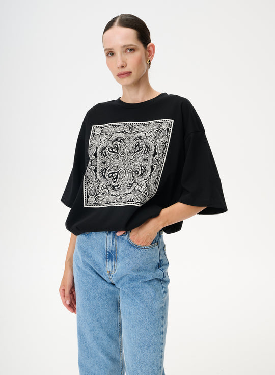 T-shirt oversize z nadrukiem bandany w kolorze czarnym - Weston